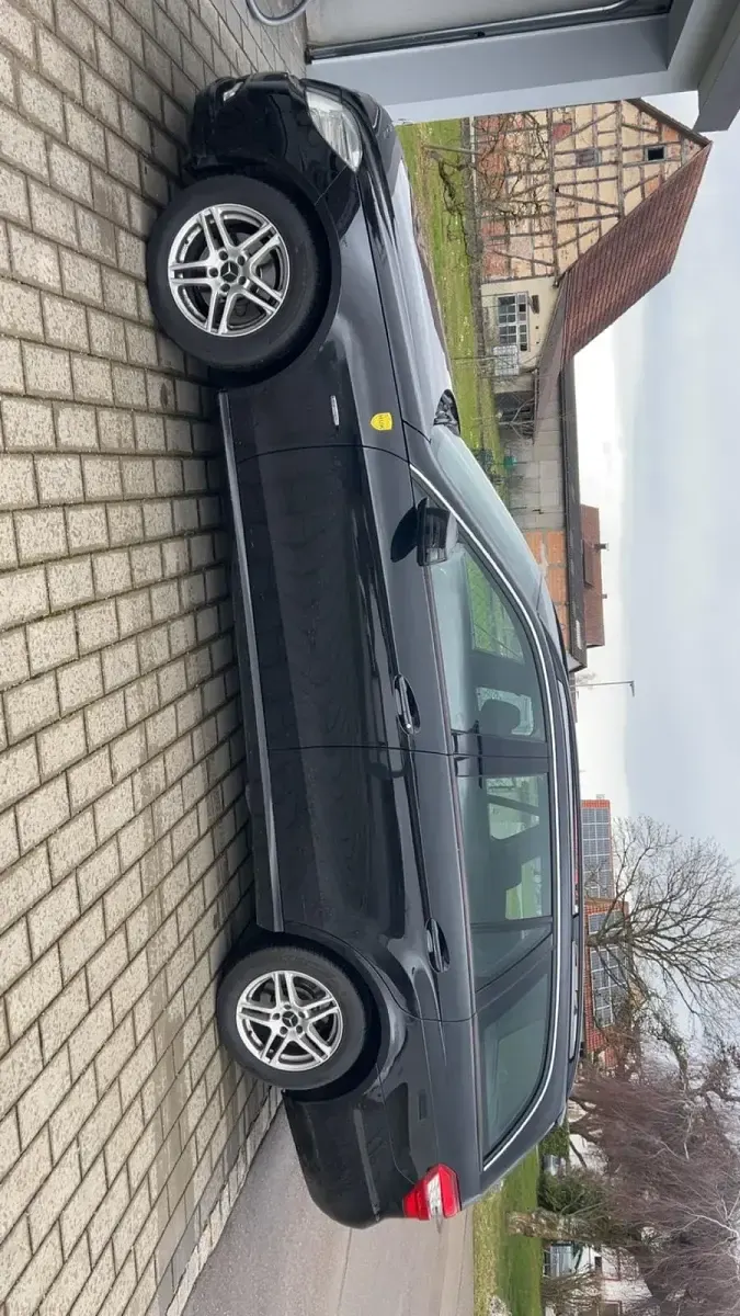 Gebraucht Mercedes E220 170 PS (125 kW) 2010 Schwarz Kombi