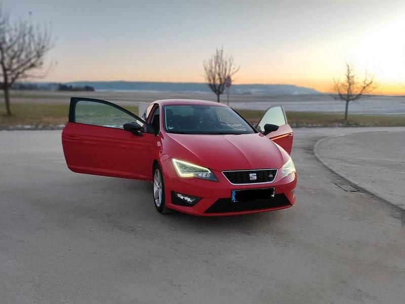 Rot Gebraucht 2015 Seat Leon SC FR Kleinwagen | 11.500 € (Fairer Preis) - Bild 1/4