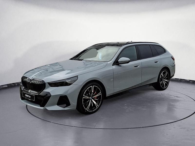 Neu BMW 540 303 PS (222 kW) 2026 Grau Kombi