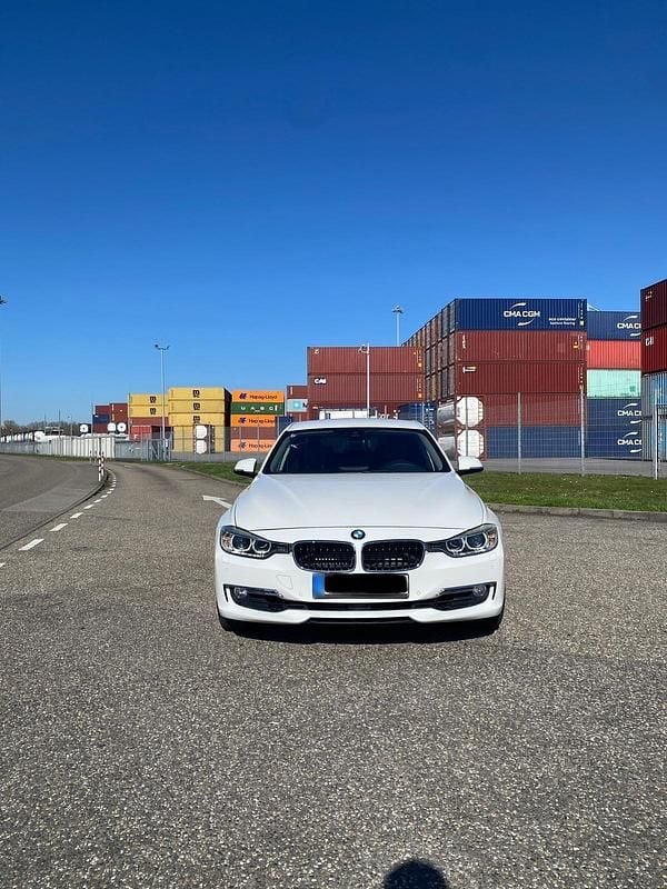 Gebraucht BMW 330 306 PS (225 kW) 2015 Weiß Limousine