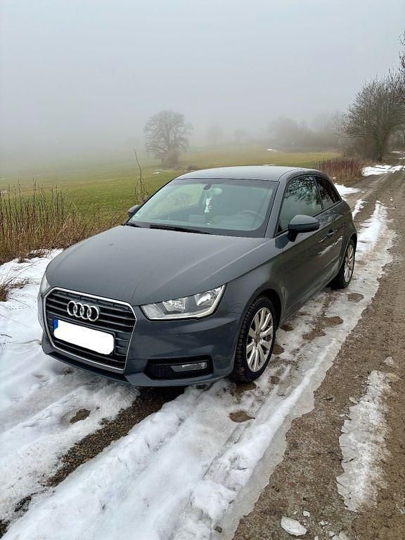 Grau Gebraucht 2016 Audi A1 Sport Kleinwagen | 10.600 € (Fairer Preis) - Bild 1/4