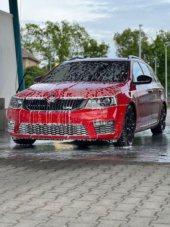 Rot Gebraucht 2016 Skoda Octavia RS Kombi | 16.279 € (Fairer Preis) - Bild 1/4