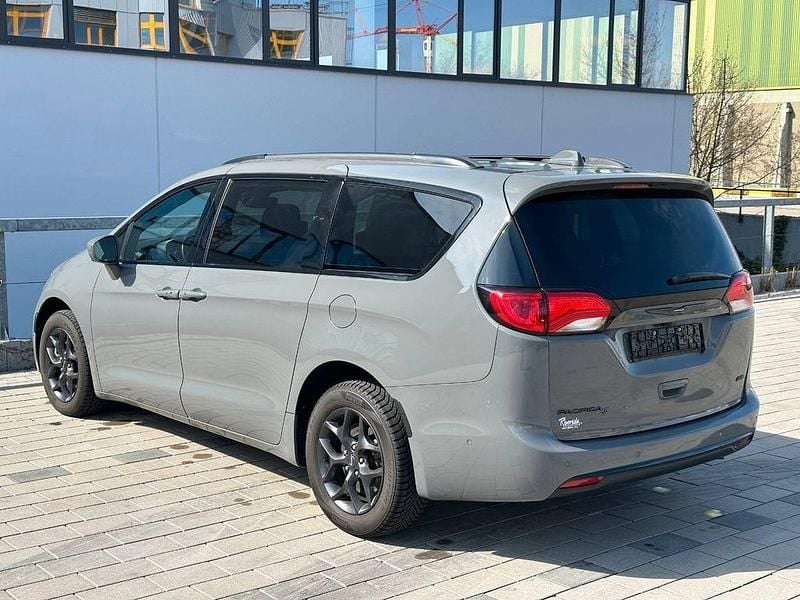 Gebraucht Chrysler Pacifica 287 PS (211 kW) 2020 Grau Van / Kleinbus