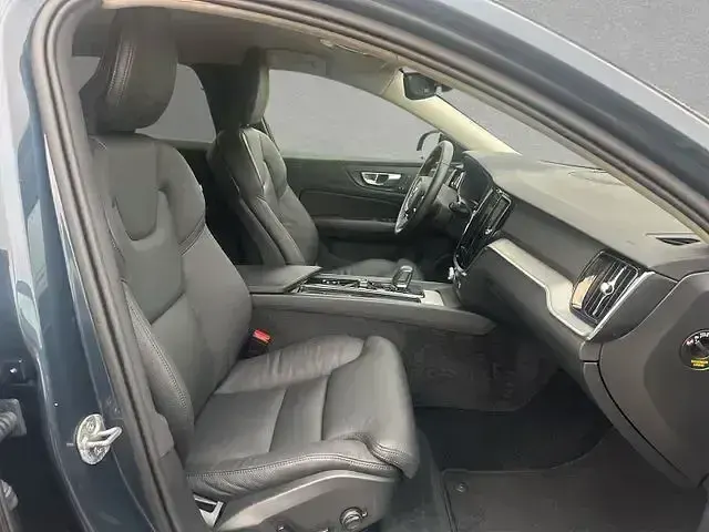 Gebraucht Volvo V60 Plus 145 PS (106 kW) 2025 Andere Kombi