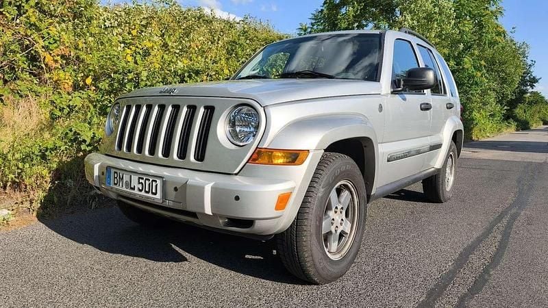 Bright silver metallic Gebraucht 2005 Jeep Cherokee SUV | 8.800 € (Etwas zu teuer) - Bild 1/4