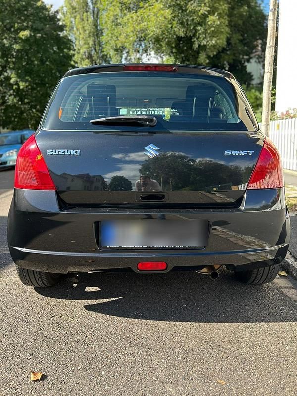 Schwarz Gebraucht 2006 Suzuki Swift Kleinwagen | 5.990 € - Bild 1/4