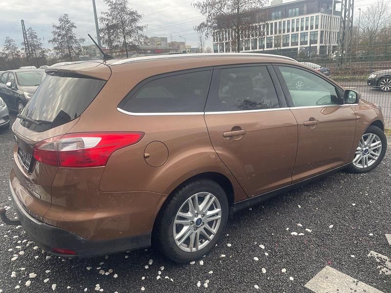 Gebraucht Ford Focus Titanium 125 PS (91 kW) 2013 Gold Kombi