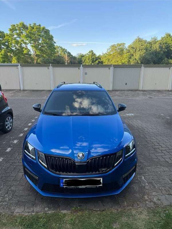 Blau Gebraucht 2019 Skoda Octavia vRS Kombi | 23.000 € (Etwas zu teuer) - Bild 1/4