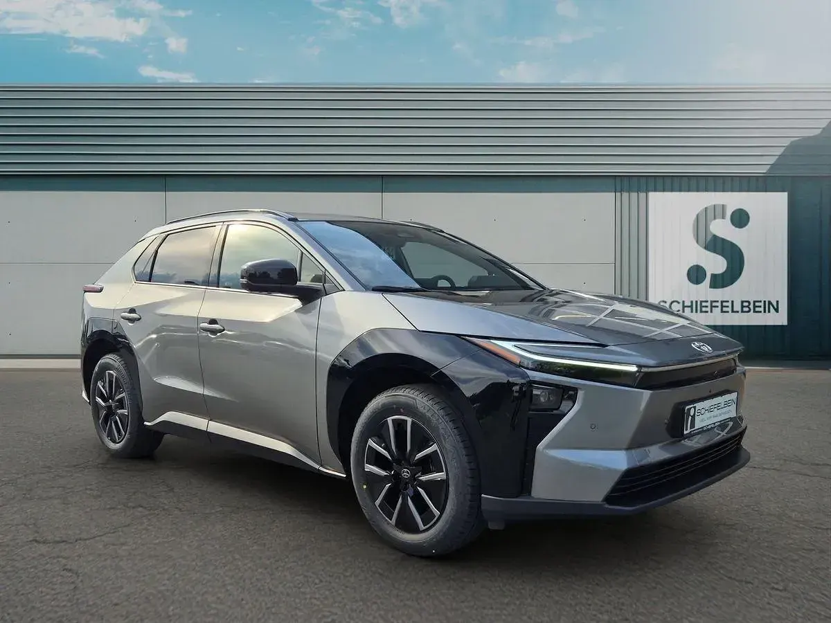 Neu Toyota bZ4X 164 kW (224 PS) 2026 Precious metal grey metallic SUV