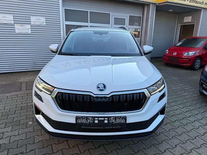 Gebraucht Skoda Karoq Tour 116 PS (85 kW) 2023 Moonweiss metallic SUV