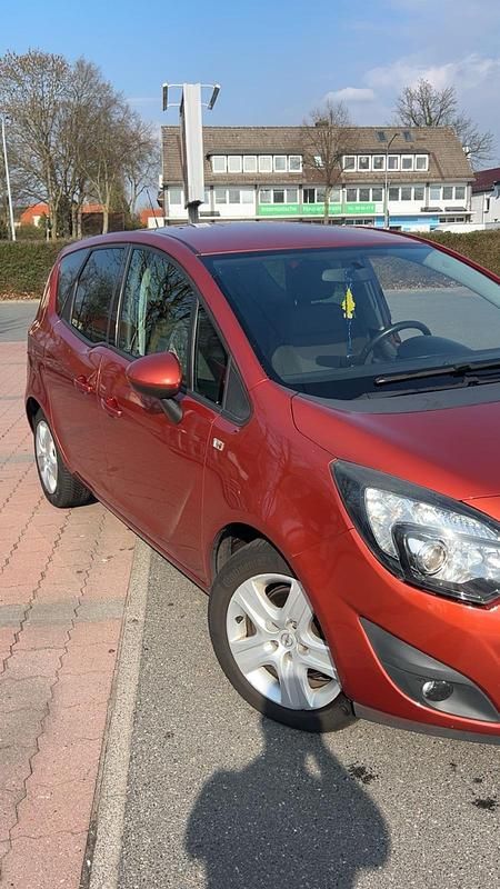 Gebraucht Opel Meriva 101 PS (74 kW) 2011 Rot Van / Kleinbus