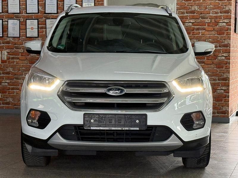 Gebraucht Ford Kuga Titanium 150 PS (110 kW) 2018 Weiß SUV