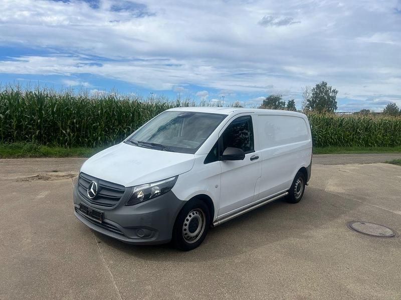Weiß Gebraucht 2020 Mercedes Vito Van / Kleinbus | 17.499 € (Superpreis) - Bild 1/4