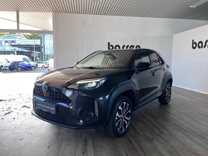 Schwarz Gebraucht 2022 Toyota Yaris Cross Team SUV | 21.450 € (Fairer Preis) - Bild 1/4