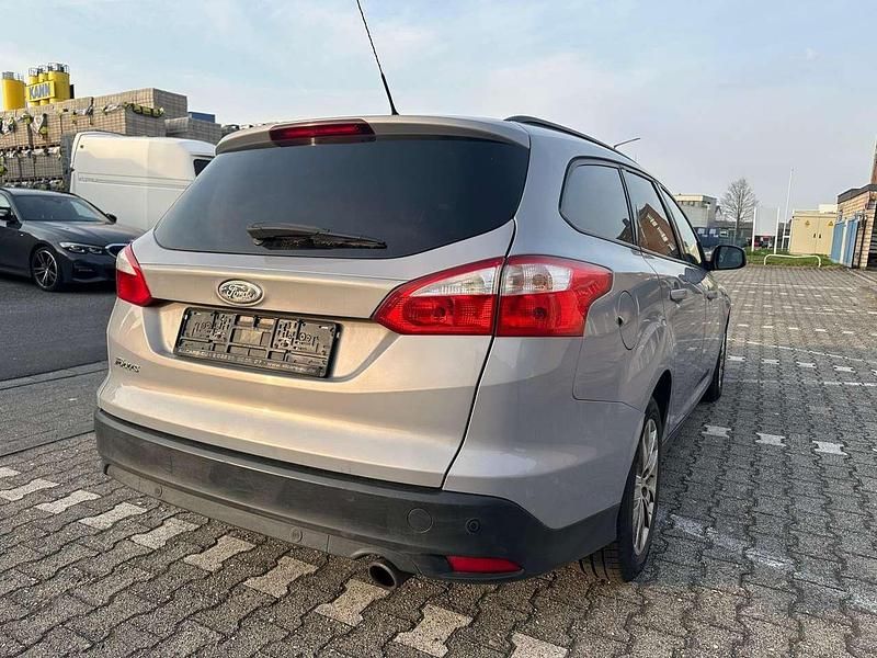 Gebraucht Ford Focus Trend 116 PS (85 kW) 2012 Grau Kombi