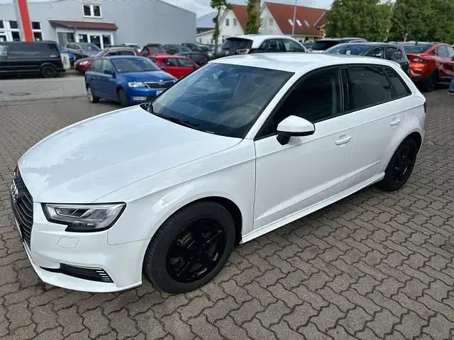 Gebraucht Audi e-tron Comfort 204 PS (150 kW) 2020 Weiß SUV