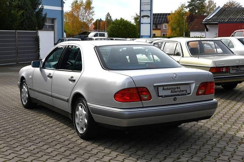 Gebraucht Mercedes E280 193 PS (141 kW) 1997 Silber Limousine