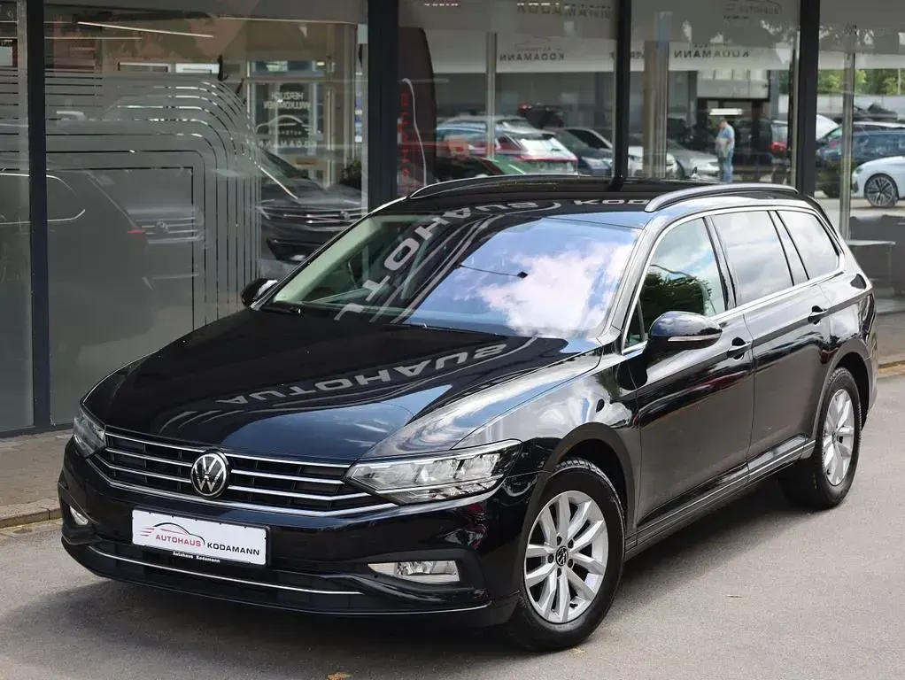 Gebraucht VW Passat Business 122 PS (89 kW) 2022 Schwarz Kombi