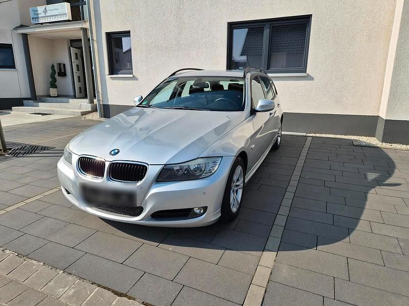 Gebraucht BMW 318 143 PS (105 kW) 2009 Silber Kombi