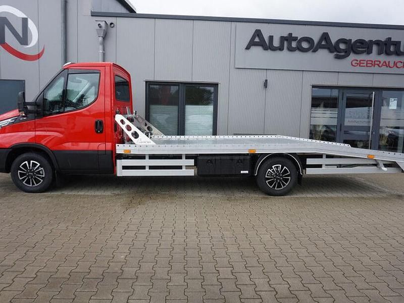Gebraucht Iveco Daily 175 PS (128 kW) 2024 Rot Van / Kleinbus