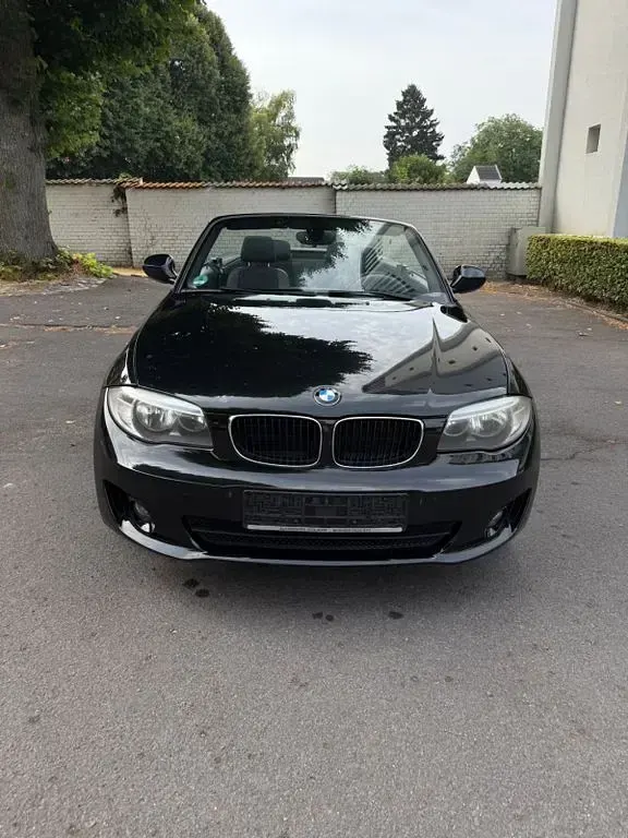 Gebraucht BMW 123 Cabriolet Sport Line 204 PS (150 kW) 2011 Schwarz Cabrio