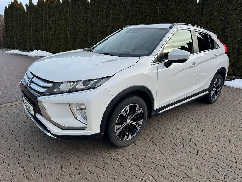 Weiß Gebraucht 2018 Mitsubishi Eclipse Cross Plus SUV | 14.890 € (Fairer Preis) - Bild 1/4