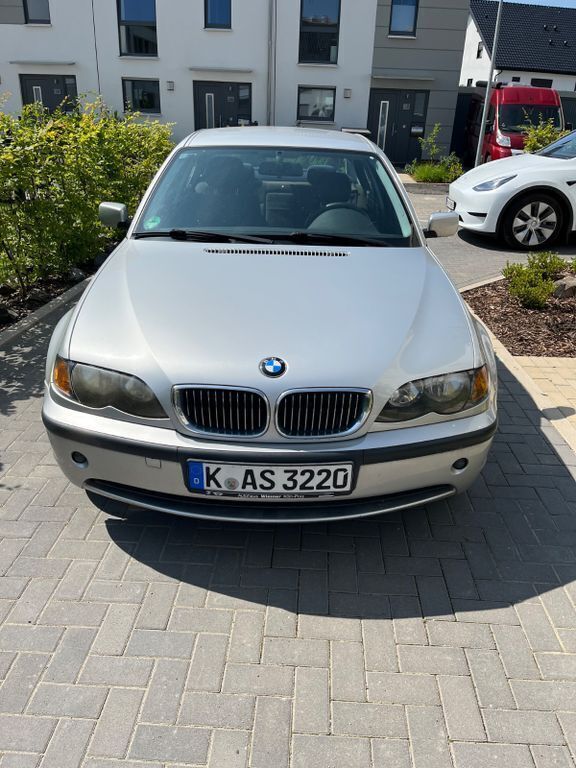 Silber Gebraucht 2002 BMW 320 Limousine | 3.999 € (Fairer Preis) - Bild 1/4