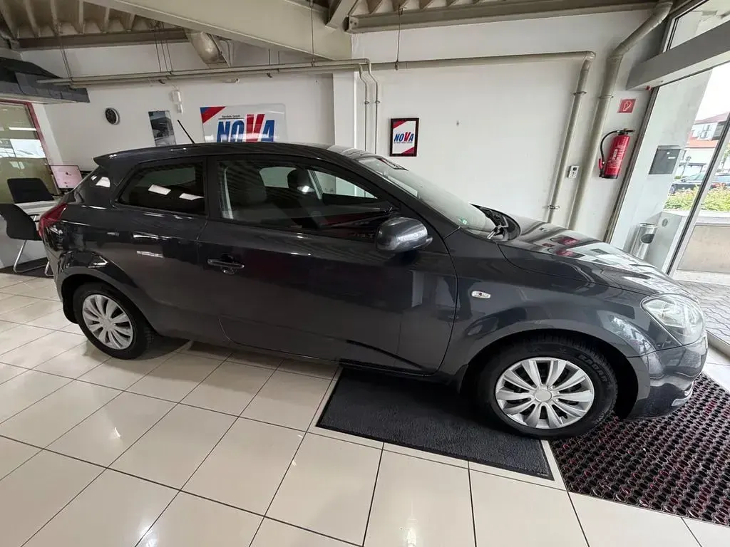 Gebraucht Kia Ceed 90 PS (66 kW) 2009 Grau Kleinwagen