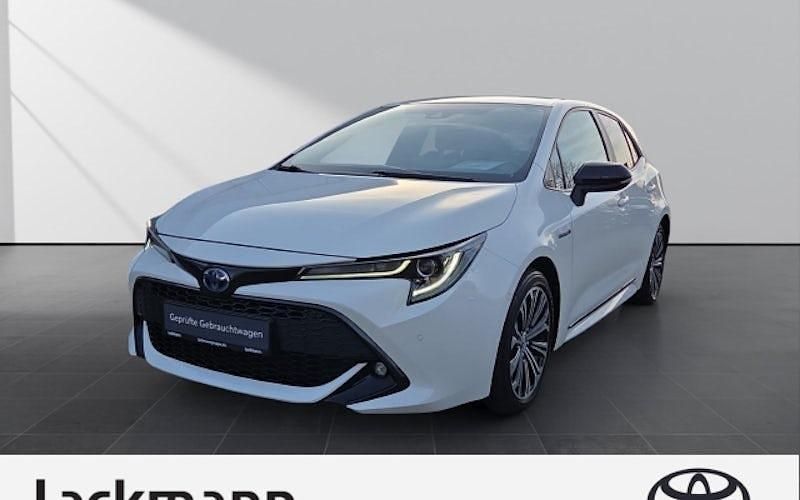 Weiß Gebraucht 2020 Toyota Corolla Club Limousine | 19.890 € (Guter Preis) - Bild 1/4