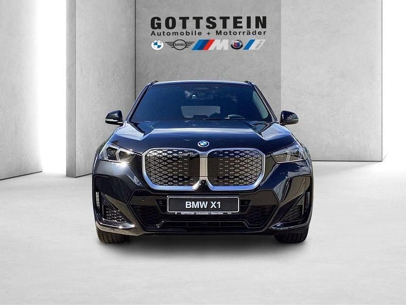 Cape york gruen Neu 2025 BMW iX1 M Sport SUV | 51.690 € (Fairer Preis) - Bild 1/4