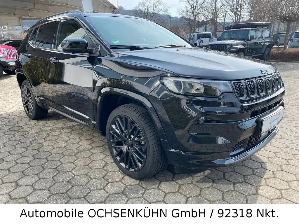 Second-hand Jeep Compass 241 CP (177 kW) 2022 Negru SUV