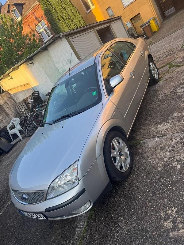 Gebraucht Ford Mondeo 125 PS (91 kW) 2004 Silber Limousine