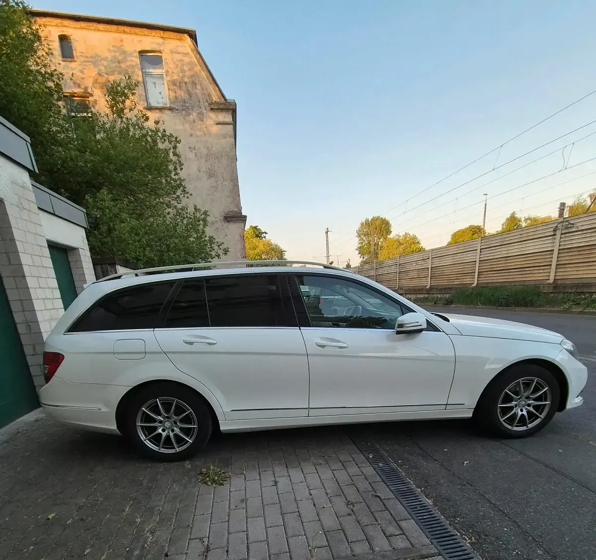 Gebraucht Mercedes C180 156 PS (114 kW) 2014 Weiß Kombi