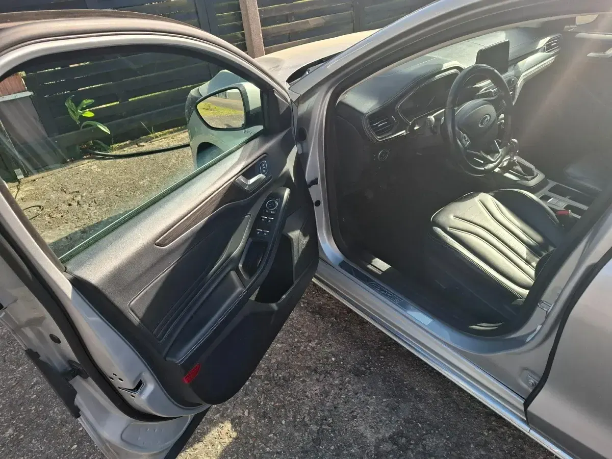 Gebraucht Ford Focus Vignale 150 PS (110 kW) 2020 Silber Limousine