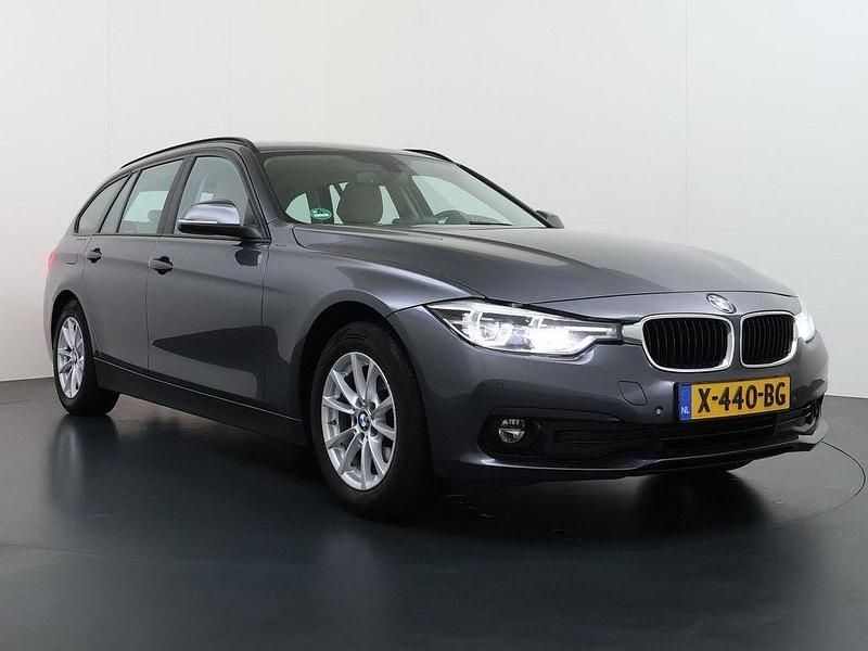 Gebraucht BMW 316 Executive 116 PS (85 kW) 2019 Grau Kombi