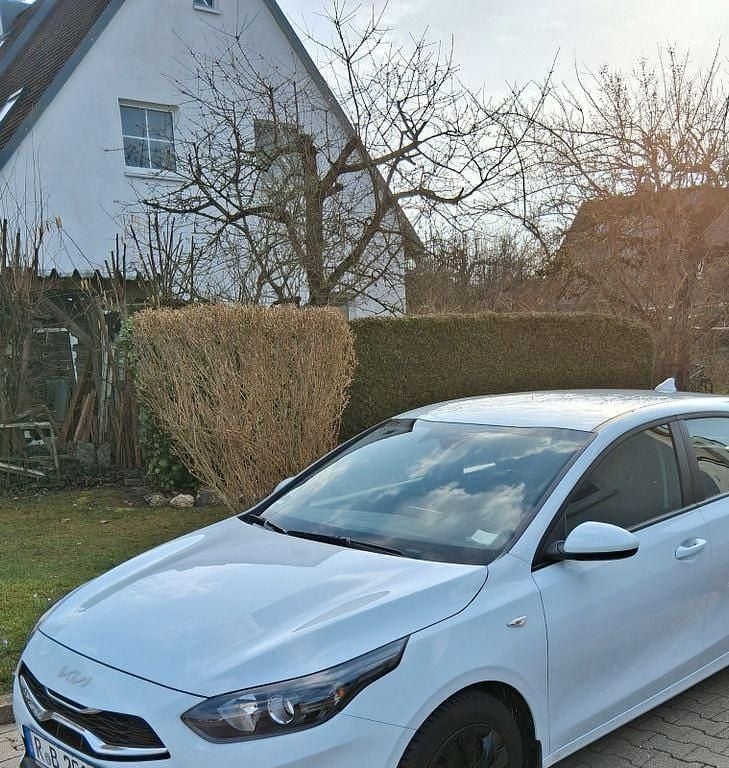 Gebraucht Kia Ceed 101 PS (74 kW) 2025 Weiß Kleinwagen