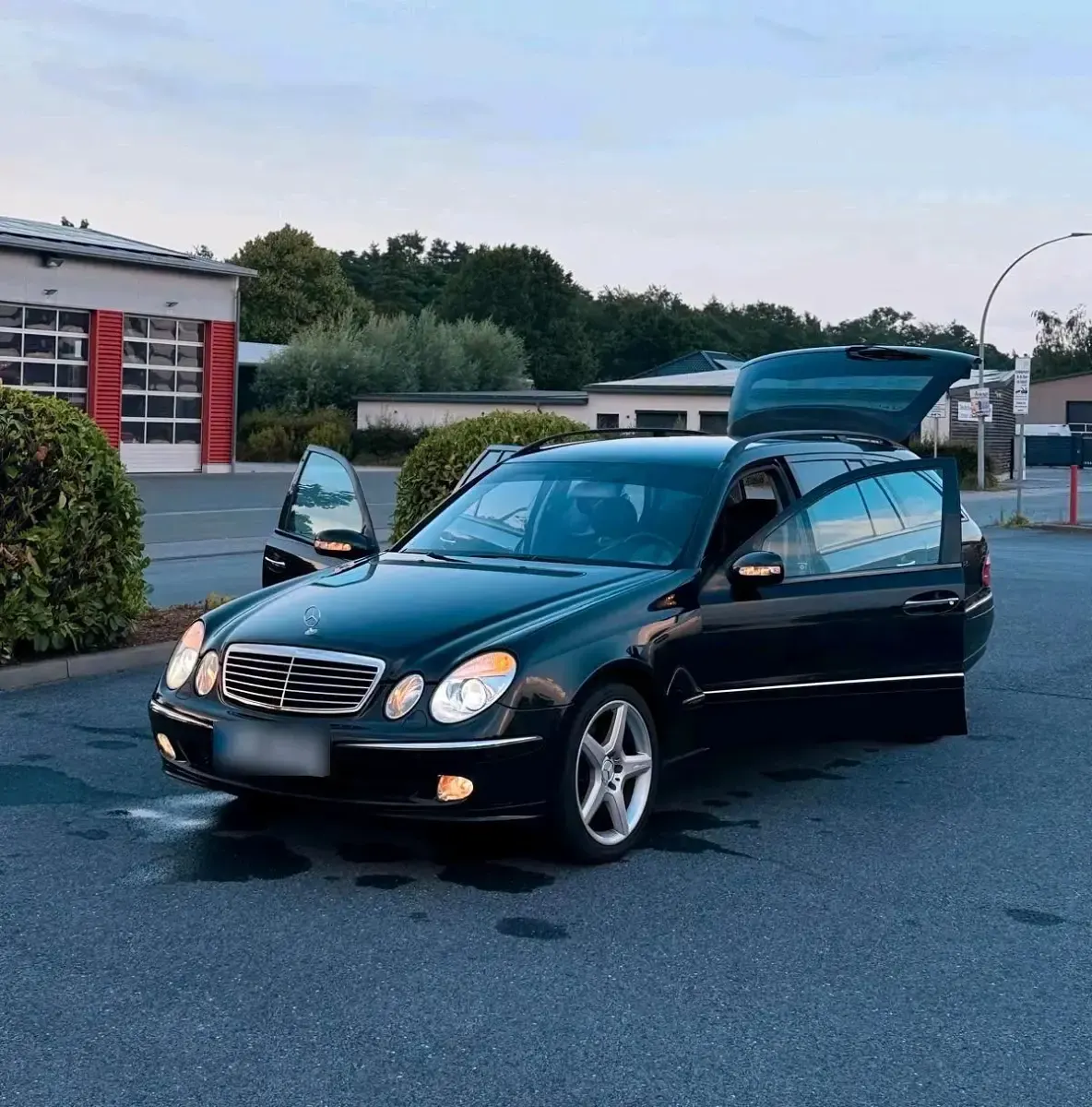 Gebraucht Mercedes E320 Avantgarde 204 PS (150 kW) 2003 Schwarz Kombi