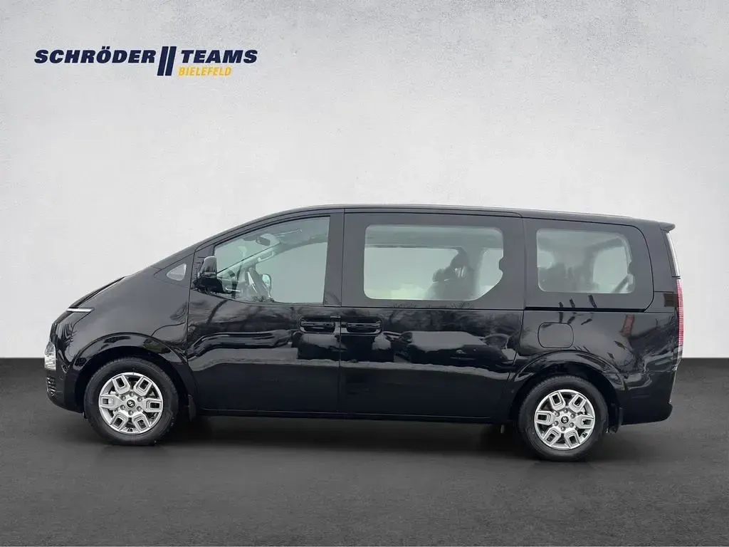 Neu Hyundai Staria Trend 224 PS (164 kW) 2026 Abyss black Van / Kleinbus