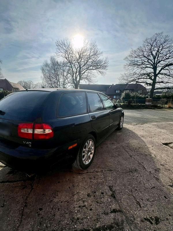 Gebraucht Volvo V40 106 PS (77 kW) 2003 Schwarz Kombi