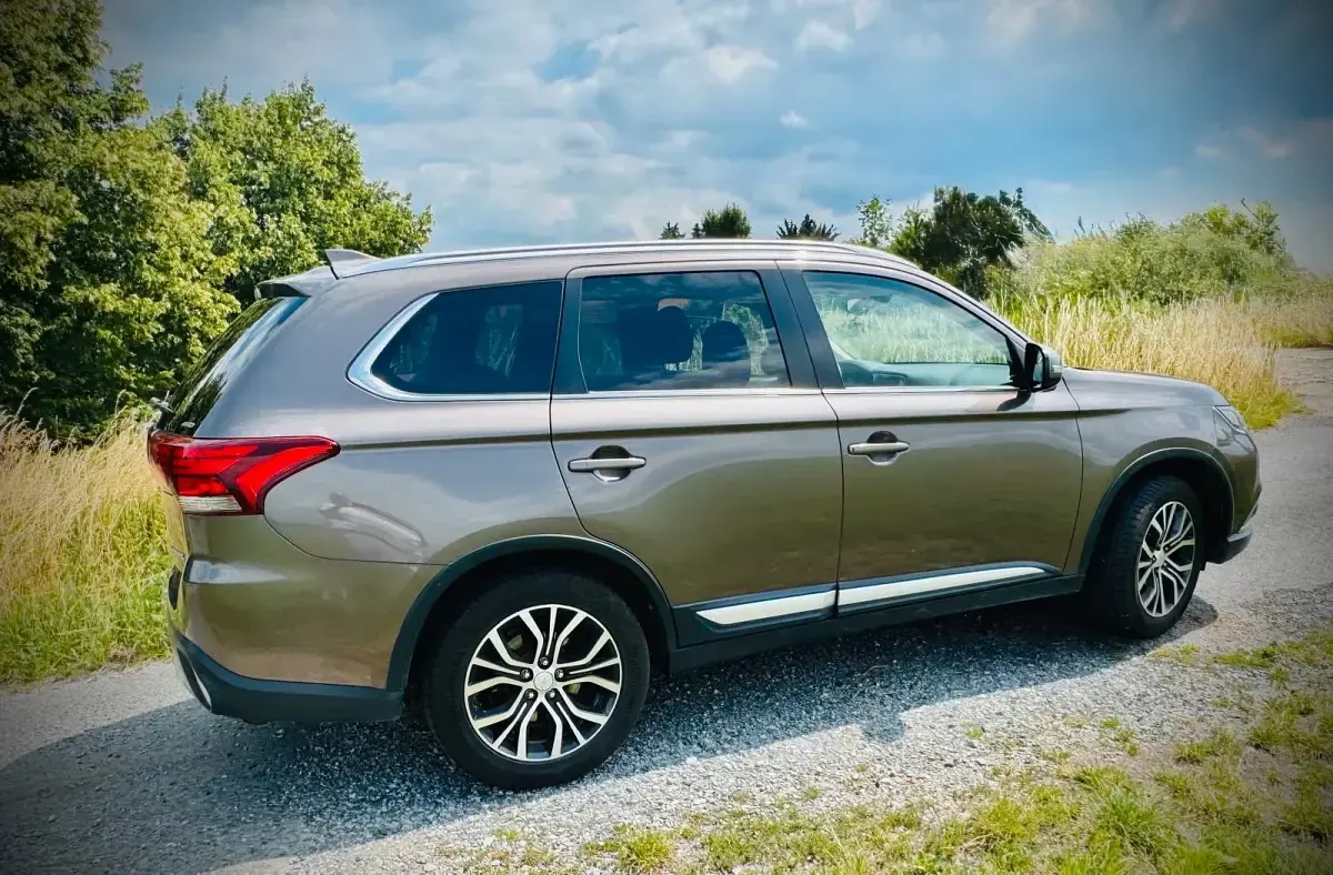 Gebraucht Mitsubishi Outlander Edition 150 PS (110 kW) 2018 Braun SUV