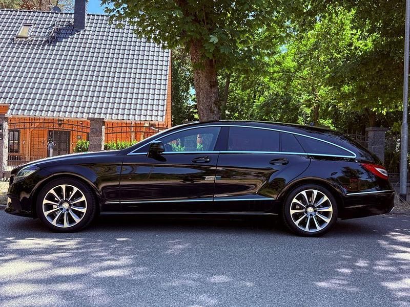 Schwarz Gebraucht 2015 Mercedes CLS250 Shooting Brake Kombi | 19.888 € (Fairer Preis) - Bild 1/4