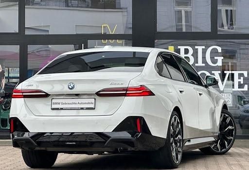 Gebraucht BMW 550e Comfort Edition 489 PS (359 kW) 2025 Weiß Limousine