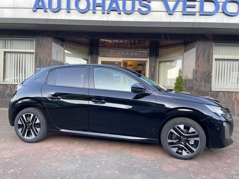 Schwarz Neu 2024 Peugeot 208 Allure Kleinwagen | 19.990 € (Fairer Preis) - Bild 1/4