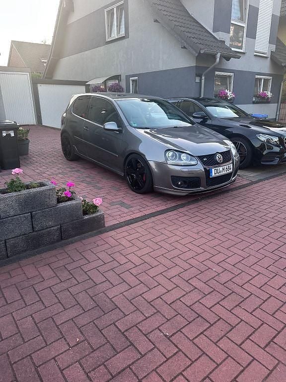 Grau Gebraucht 2009 VW Golf VI R Limousine | 7.400 € (Fairer Preis) - Bild 1/4