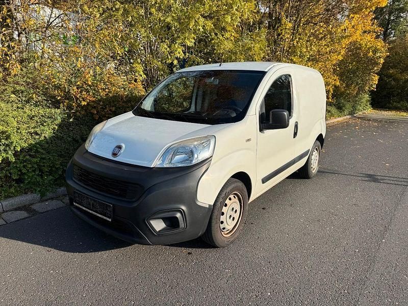 Weiß Gebraucht 2016 Fiat Fiorino Basis Van | 4.190 € (Etwas zu teuer) - Bild 1/4