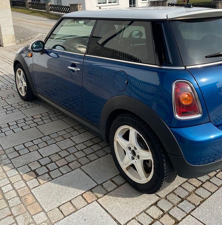 Second-hand Mini Cooper D 109 CP (80 kW) 2007 Albastru Hatchback