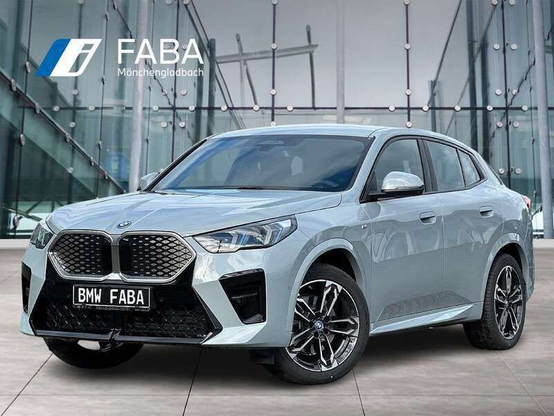 M brooklyn grau metallic Gebraucht 2025 BMW iX2 M Sport SUV | 52.980 € - Bild 1/4
