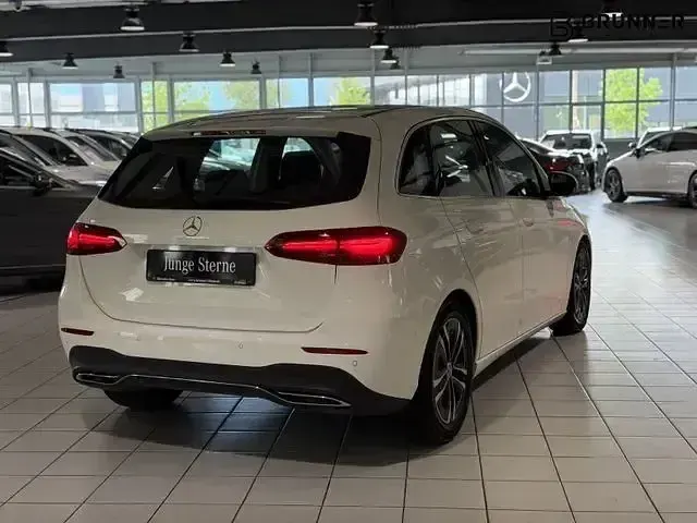 Gebraucht Mercedes B200 Progressive 163 PS (119 kW) 2025 Weiß Kleinwagen