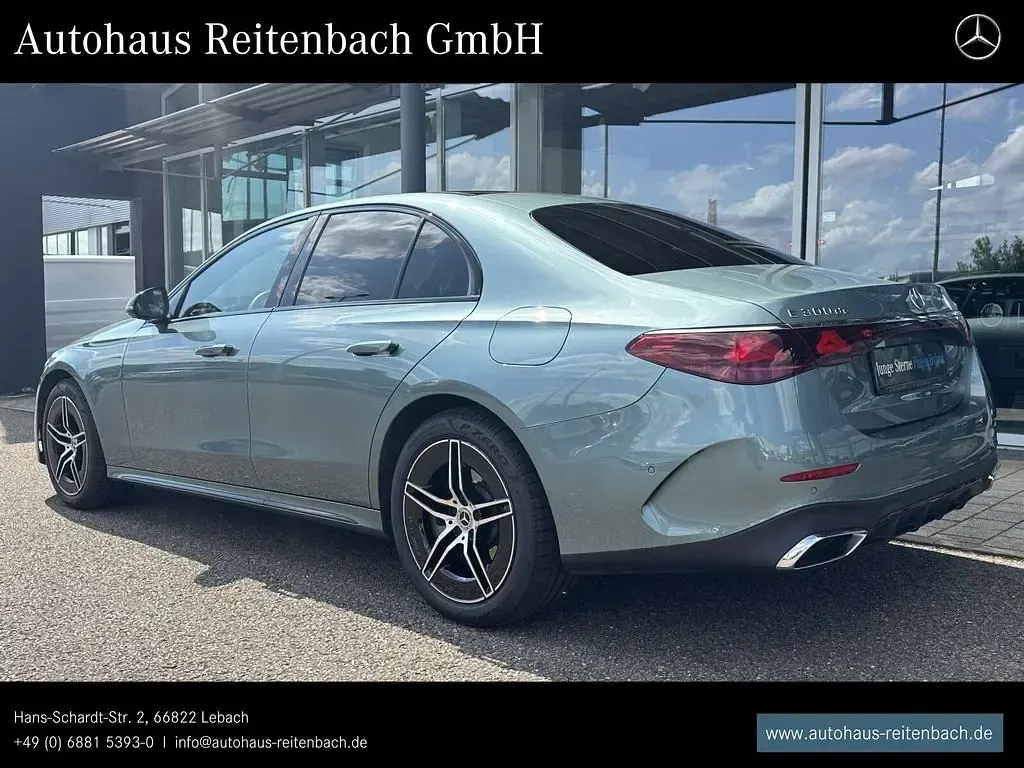 Gebraucht Mercedes E300 AMG 313 PS (230 kW) 2025 Lack verdesilber Limousine