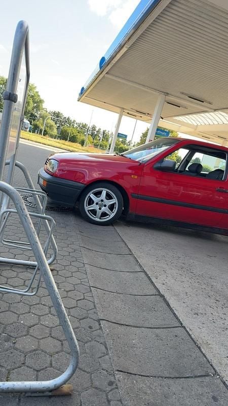 Rot Gebraucht 1991 VW Golf III Kleinwagen | 999 € - Bild 1/4